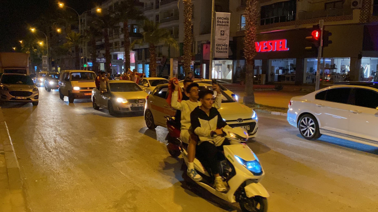 Osmaniye'de Galatasaray şampiyonluğu kutlandı