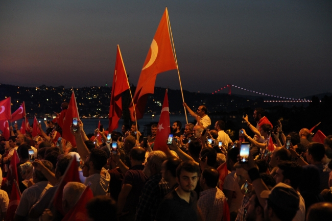 15 Temmuz Şehitler Köprüsü'nde insan seli