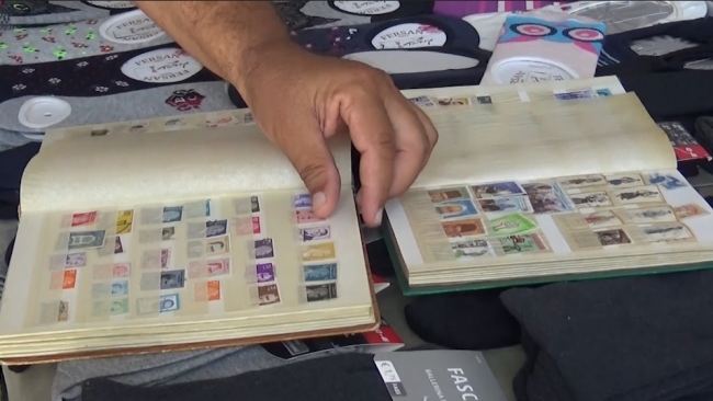 Pazarcının 30 yıllık pul tutkusu