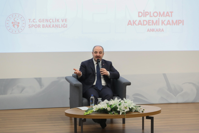 Bakan Varank: İHA ve SİHA'larımızı satın alabilmek için ülkeler sırada