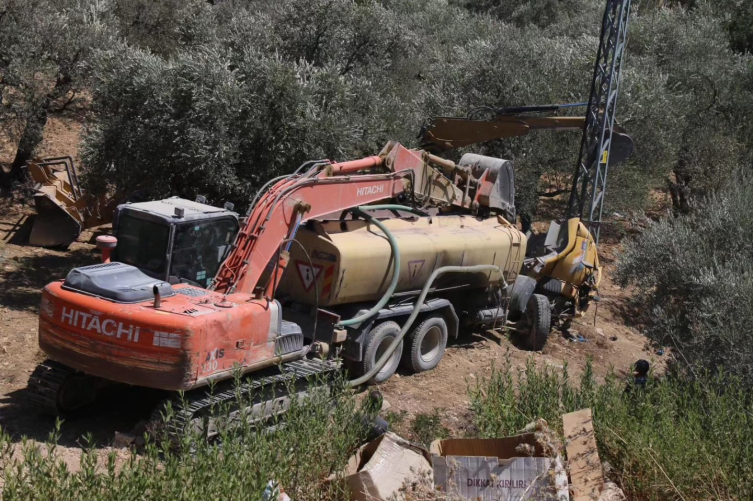 Hatay'da su tankeri şarampole devrildi: 2 kişi hayatını kaybetti
