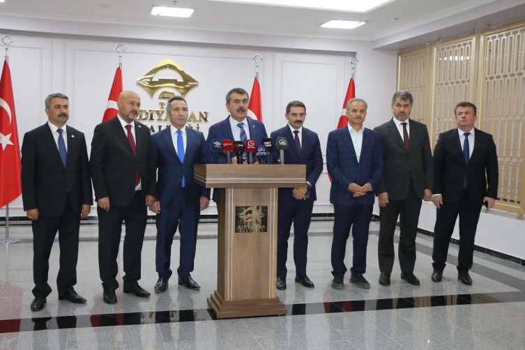 Bakan Tekin: Adıyaman'da 6 bin 346 dersliğin 1176'sı kullanılamaz durumda