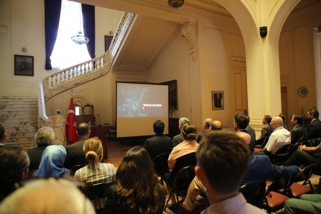 Türkiye'den kilometrelerce uzakta şehitler unutulmadı