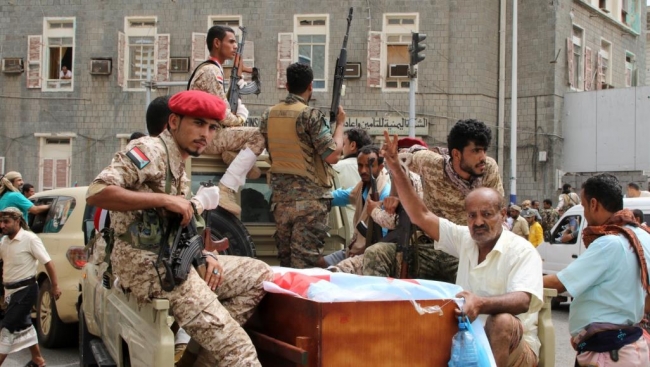 Yemen'in Aden kentinde çatışmalar şiddetleniyor