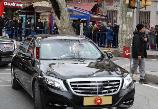 Cumhurbaşkanı Recep Tayyip Erdoğan, makam aracını kendisi kullandı