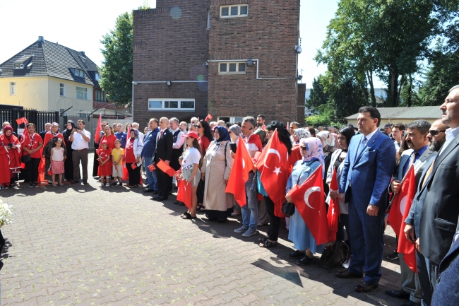 Türkiye'den kilometrelerce uzakta şehitler unutulmadı