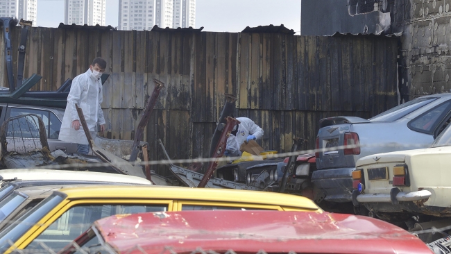 Hurda araçların yandığı alanda bir kişinin cenazesine ulaşıldı