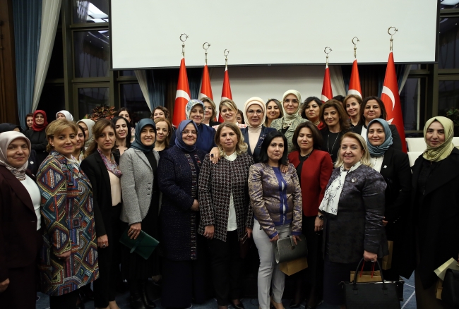 Emine Erdoğan: Çocuk işçiliğiyle hep birlikte mücadele etmeli