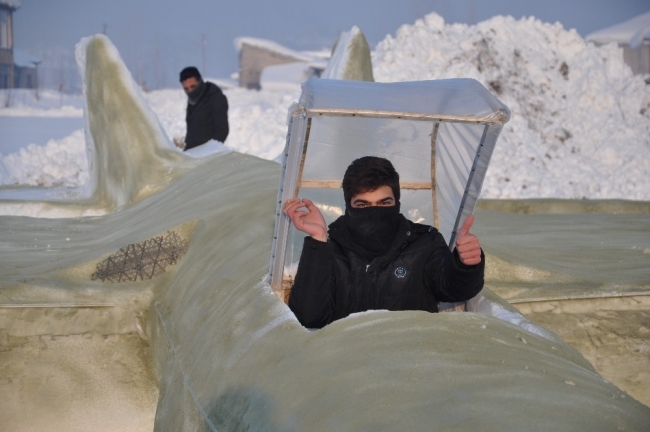 Hakkarili çoban kardan F-35 savaş uçağı yaptı