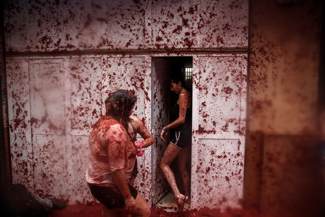 Binlerce insan İspanya'nın "La Tomatina" festivalinde bir araya geldi