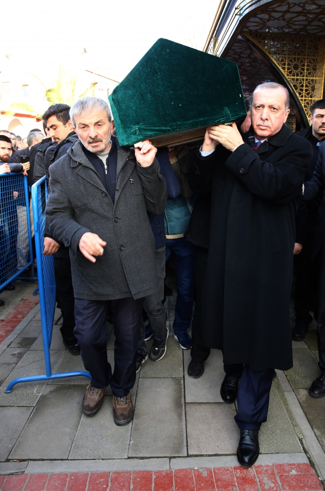 Cumhurbaşkanı Recep Tayyip Erdoğan kas hastası Abdullah Samet Demir'in cenazesine katıldı