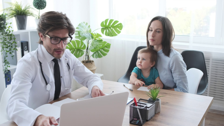 Yenidoğan bebeklere yapay zeka takibi