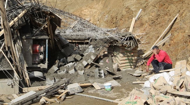 Hakkari'de inşaat çöktü: 7 yaralı