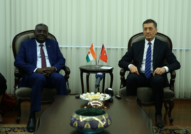 Bakan Selçuk: FETÖ ile mücadelede Nijer'in gösterdiği dostluğa müteşekkiriz