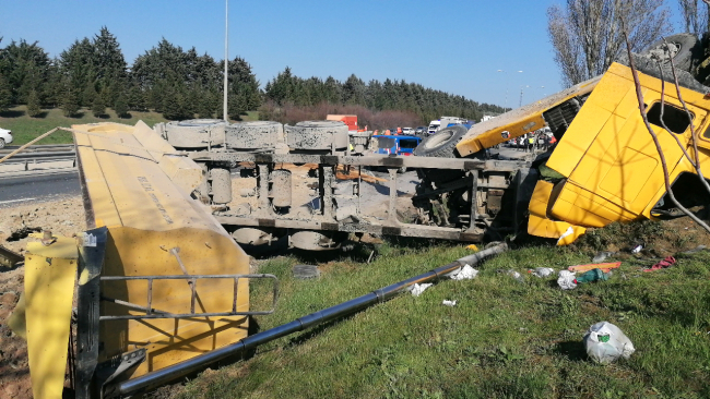 TEM Otoyolu'nda kaza: 6 ölü, 3 yaralı