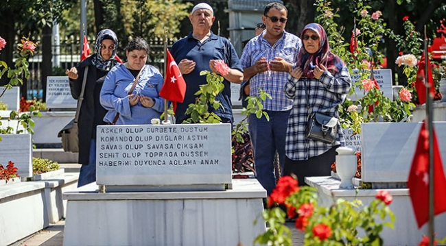 Edirnekapı Şehitliği'nde hüzünlü bayram arifesi