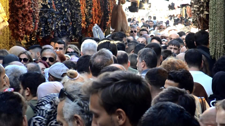 Mısır Çarşısında izdiham yaşandı