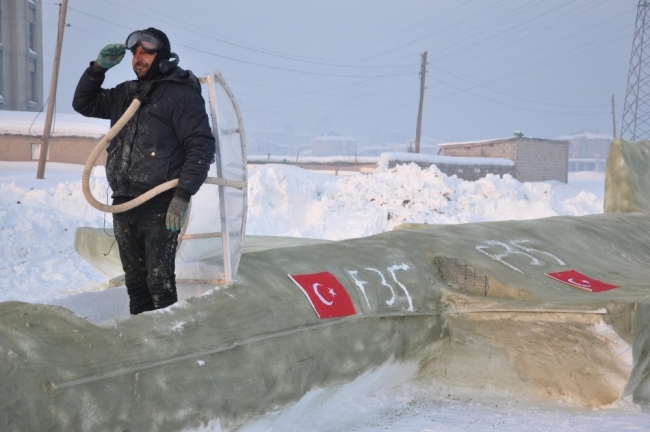 Hakkarili çoban kardan F-35 savaş uçağı yaptı