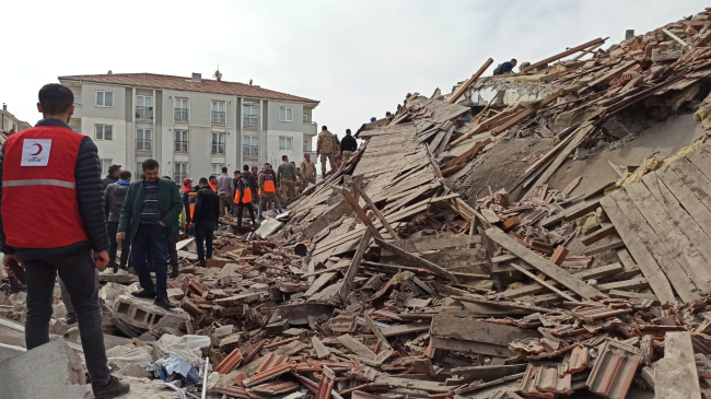 Malatya'da 5,6 büyüklüğünde deprem: 1 can kaybı, 110 yaralı, 32 kişi kurtarıldı