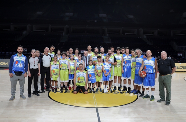 Diyabetli gençler ve çocuklar ünlü isimlerle basketbol maçı yaptı