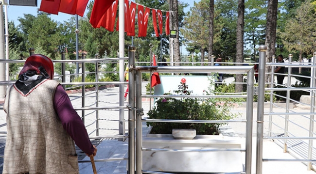 Kahraman şehit Halisdemir'in kabrine ziyaretçi akını