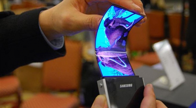 Samsung, bükülebilir telefon için tarih verdi