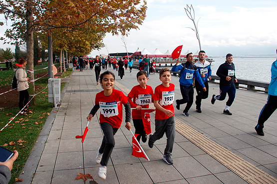 5 bin kişi 'Cumhuriyet' için koştu