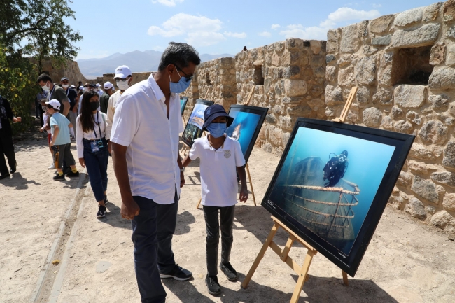 150 büyükelçi ve diplomat Akdamar Adası'nı gezdi