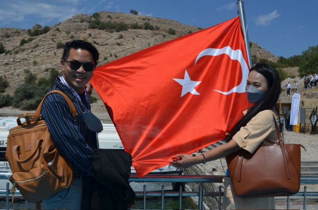 150 büyükelçi ve diplomat Akdamar Adası'nı gezdi