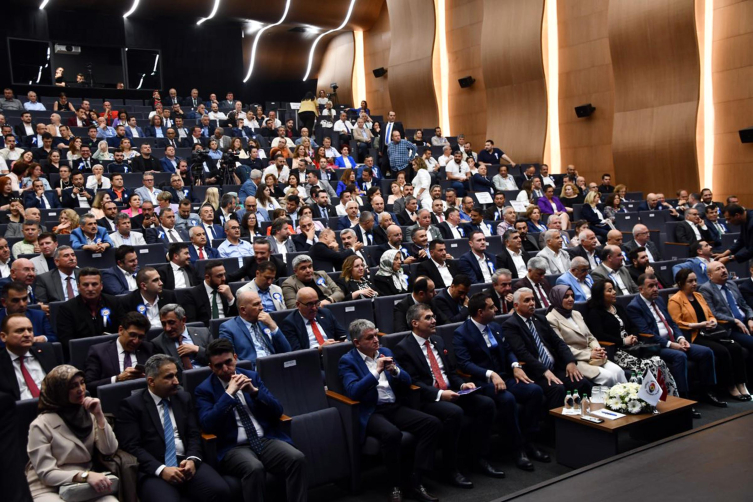 Depremde 7 üyesini kaybeden Antakya Medeniyetler Korosu Çorlu’da konser verdi