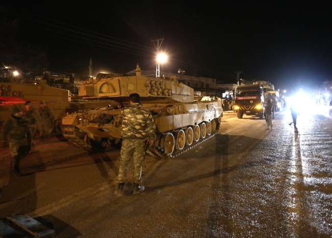 Takviye amaçlı gönderilen tank ve askeri araçlar Kilis'te