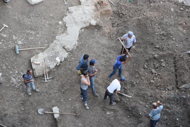 İzmir'de inşaat temelinden Roma dönemine ait kalıntılar çıktı