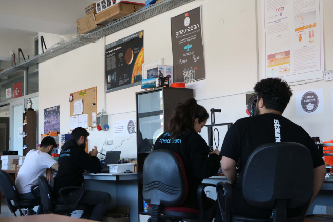 Türkiye’nin ilk cep uydusu 3 aydır uzayda görevini sürdürüyor