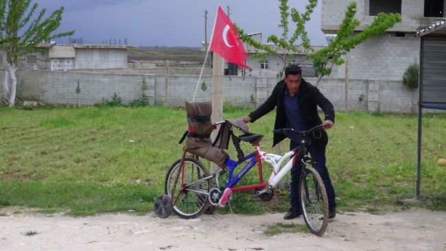 Engelli kızının bisiklete binme hayalini kendi tasarımı ile gerçekleştirdi