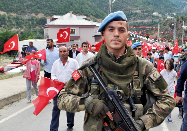 Gümüşhaneliler Mehmetçiği bağrına bastı