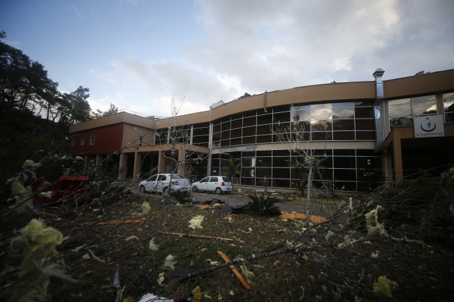 Antalya'daki şiddetli fırtına kamerada