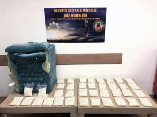Kargo paketinden 80 bin uyuşturucu hap çıktı