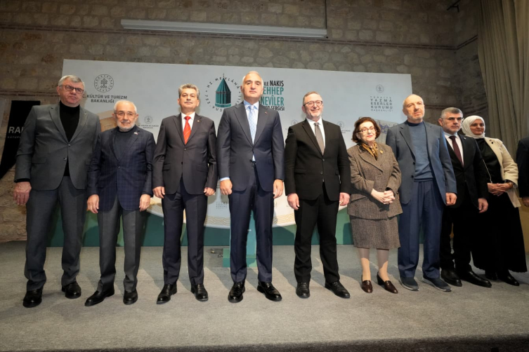 700 yıllık yazma eserler İstanbul'da bir araya geldi