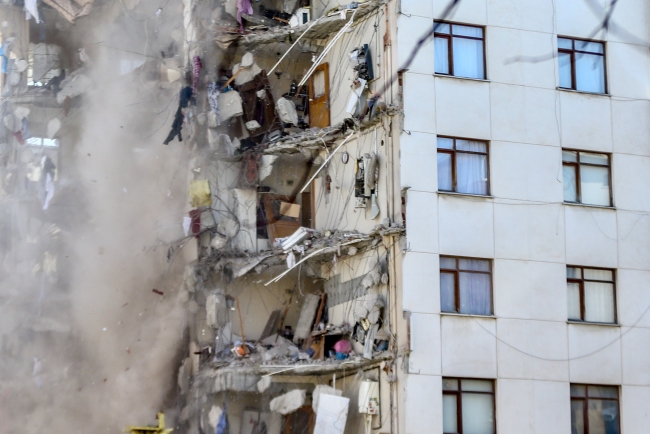 Kartal'da riskli binaların yıkımı sürüyor