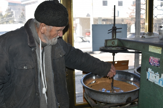 Baba mesleğini 86 yıldır sürdürüyor