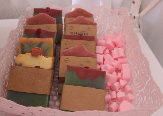 Evinde ürettiği 80 çeşit sabunu dünyaya pazarlıyor