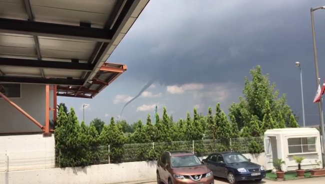 İstanbul'da hortum paniğe neden oldu