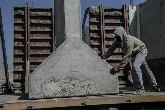 TSK'dan İdlib'deki gözlem noktalarına beton blok sevkiyatı