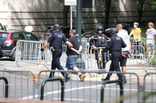 ABD'de protesto çatışmaya dönüştü