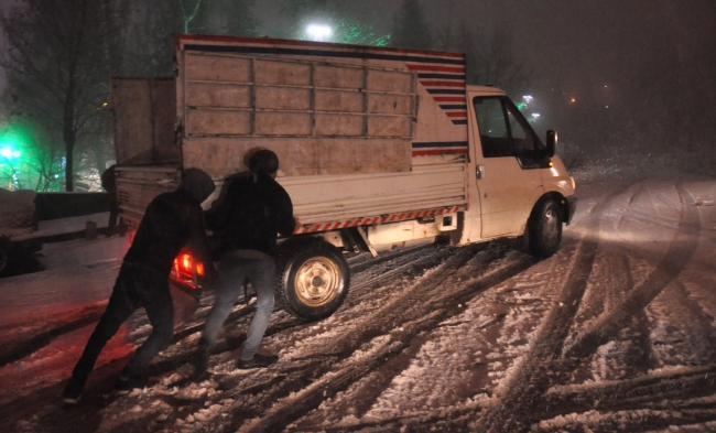 Ankara'da kar yağışı başladı