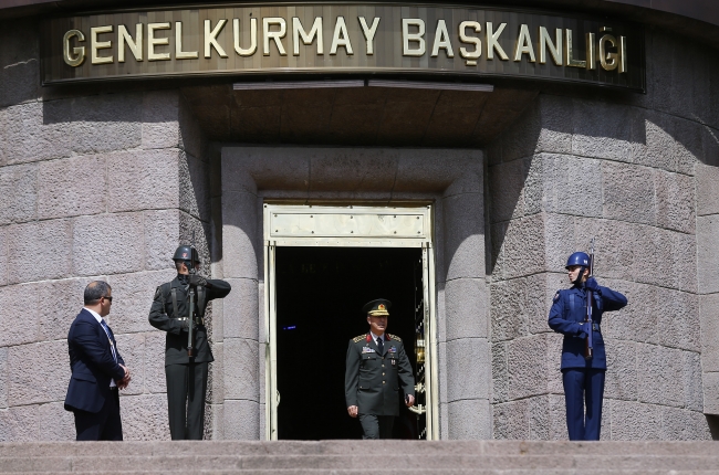 Genelkurmay Başkanı Akar, Sudanlı mevkidaşı Bashir ile görüştü