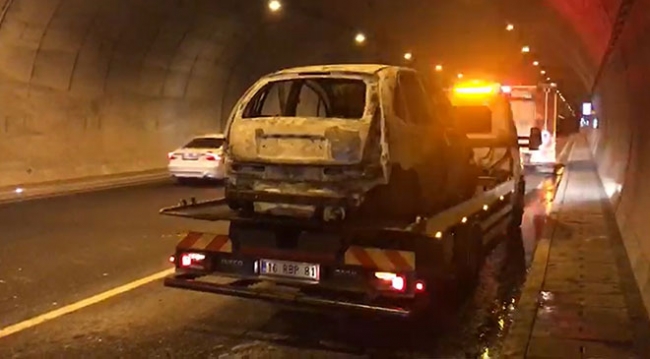 Orhangazi Tüneli'nde araç yangını trafiği durdurdu