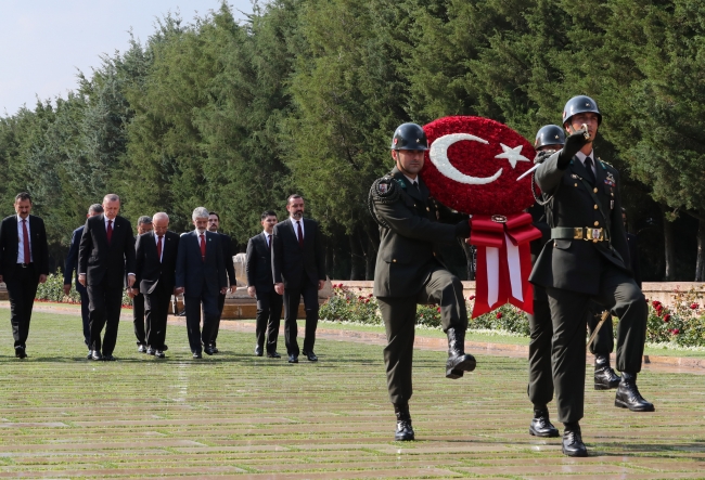Cumhurbaşkanı Erdoğan Anıtkabir Özel defterini imzaladı
