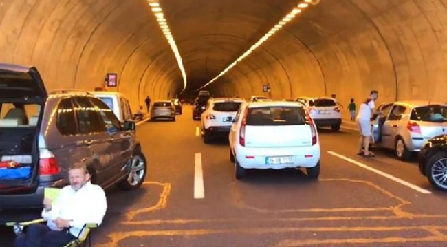 Orhangazi Tüneli'nde araç yangını trafiği durdurdu