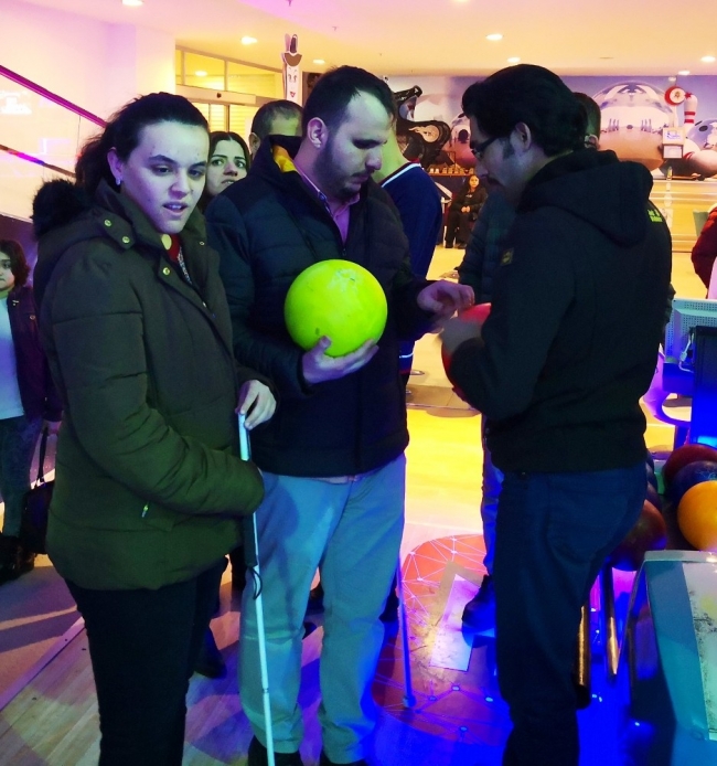 Aksaray'da görme engelliler için bovling turnuvası düzenlendi